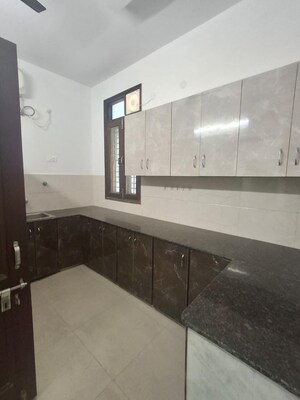 Kitchen in 3 BHK Builder Floor at DLF Royale Residences, Dlf Phase I – for Rent