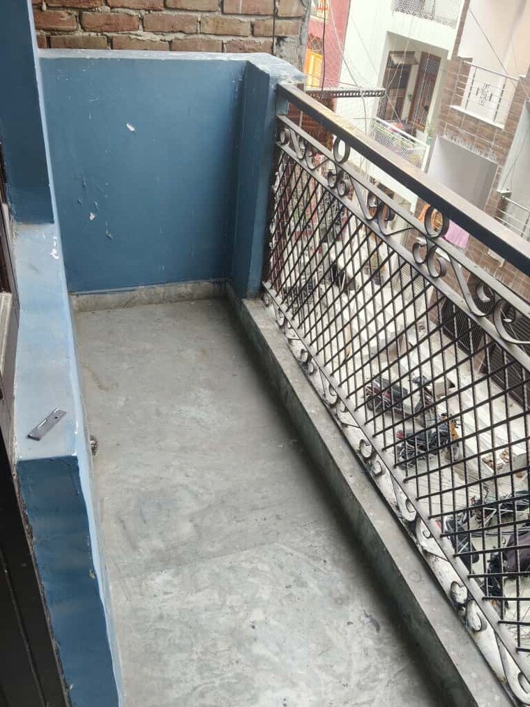 Balcony, new ashok nagar 1.5 Bedroom 400 Sq.Ft. Builder Floor In New Ashok Nagar Delhi 9583023