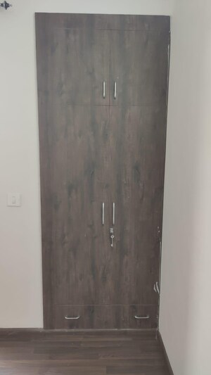 Furnished Amenities in 3 BHK Apartment at BPTP Parkland Pride, Sector 77 – for Rent