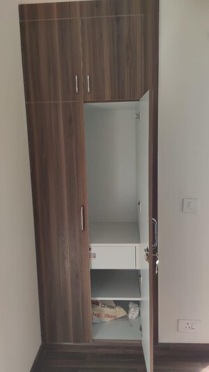 Furnished Amenities in 3 BHK Apartment at BPTP Parkland Pride, Sector 77 – for Rent