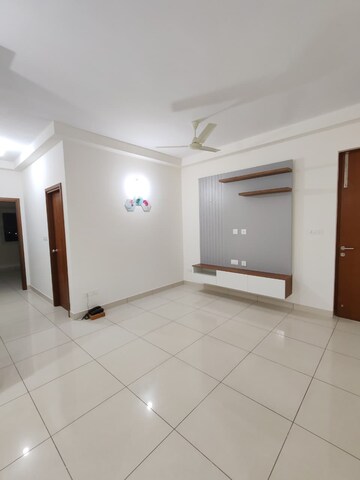 Room in 3 BHK Apartment at Prestige Finsbury Park Regent, Bagaluru – for Rent