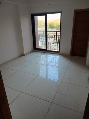 Room in 3 BHK Apartment at Vaishnodevi Circle – for Rent