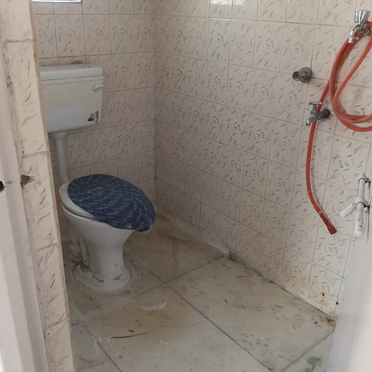 Bathroom, sun-city 2 Bedroom 800 Sq.Ft. Apartment In Sinhagad Road Pune 9583127