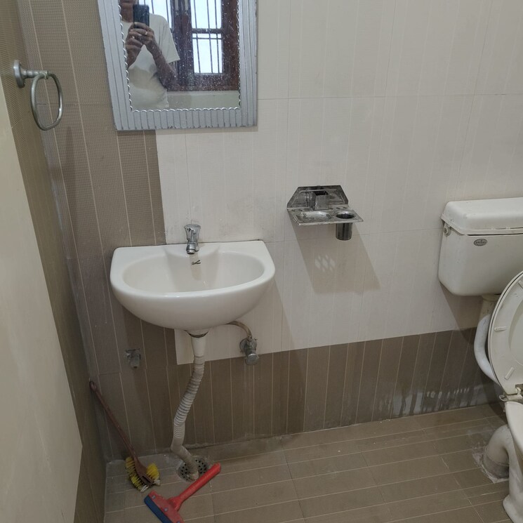 Bathroom, gomti nagar Pg For Boys & Girls In Gomti Nagar 9583118
