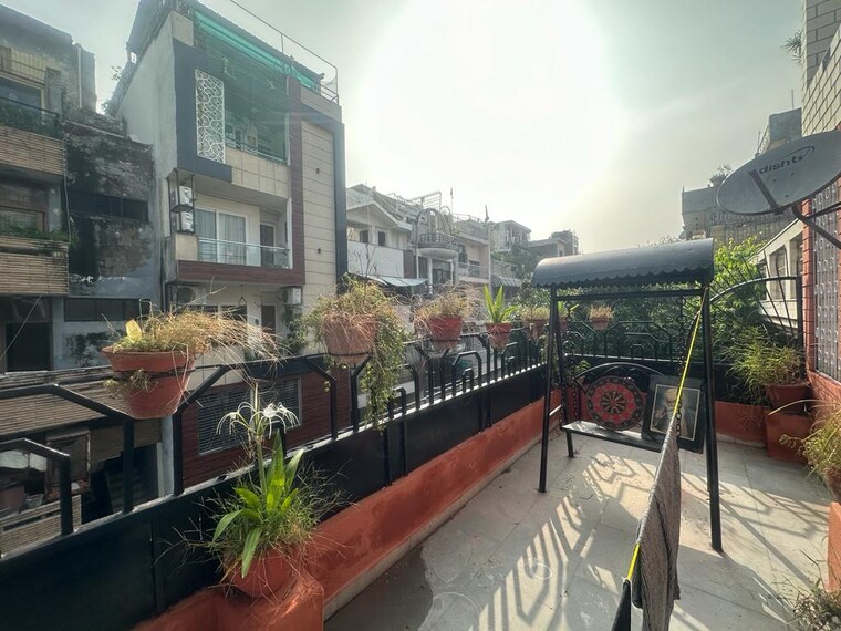 Balcony, kailash hills 3 Bedroom 1800 Sq.Ft. Builder Floor In Kailash Hills Delhi 9583143