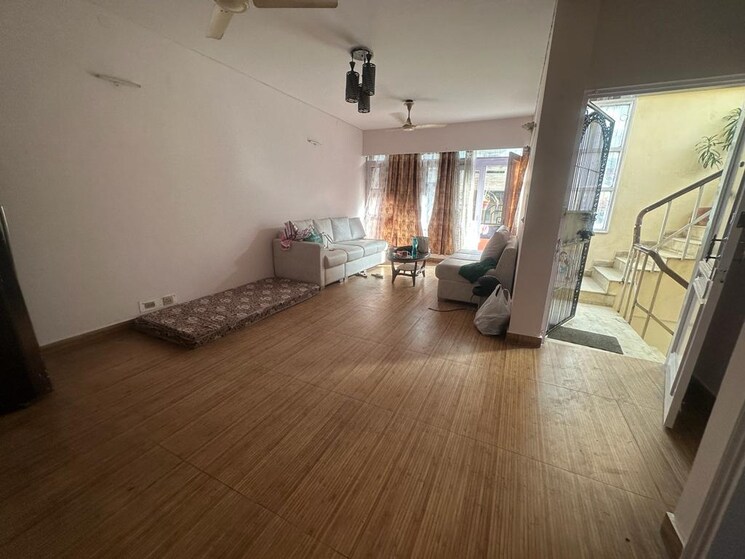 Living Room, kailash hills 3 Bedroom 1800 Sq.Ft. Builder Floor In Kailash Hills Delhi 9583143