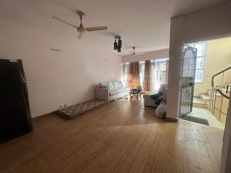 Living Room, kailash hills 3 Bedroom 1800 Sq.Ft. Builder Floor In Kailash Hills Delhi 9583143