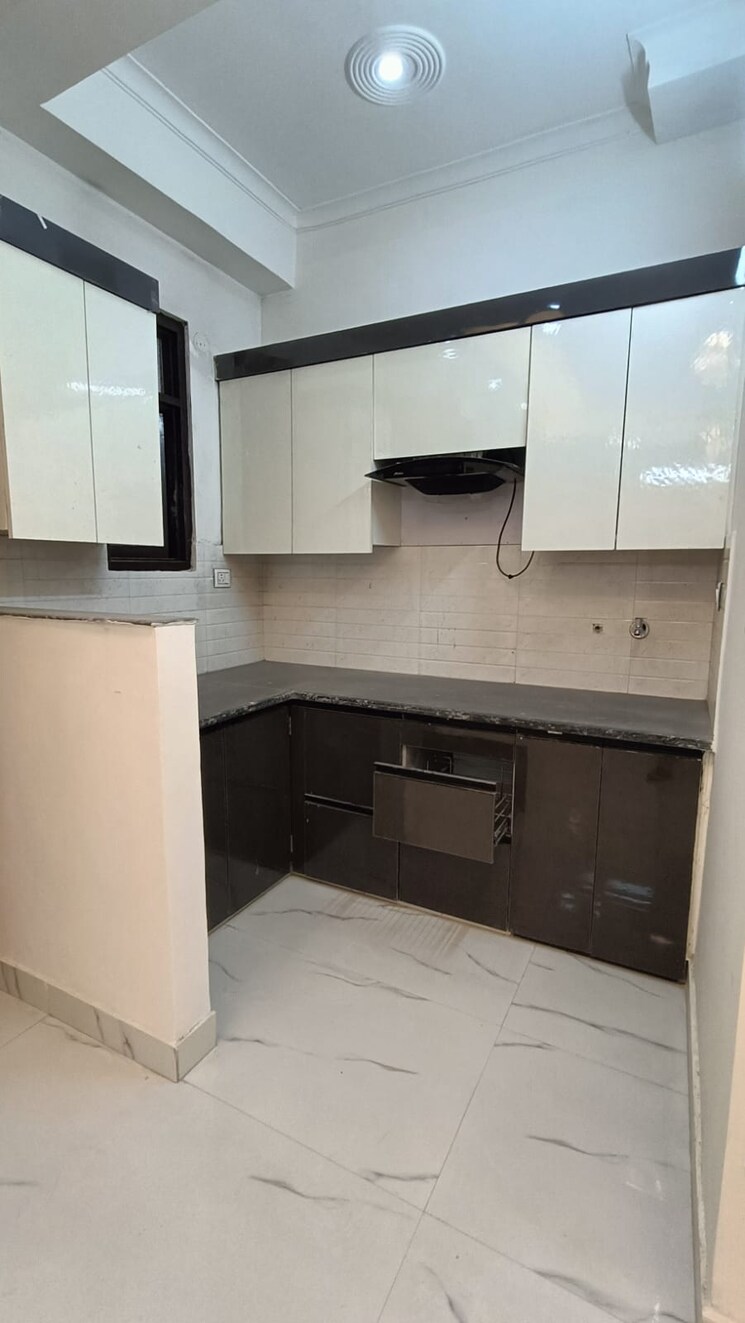Kitchen, sector 73 2 Bedroom 1100 Sq.Ft. Builder Floor In Sector 73 Noida 9583175