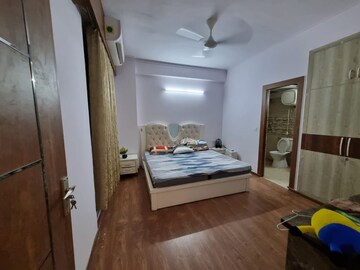 Bedroom in 2 BHK Apartment at Amrapali Golf Homes, Sector 4 Greater Noida – for Rent