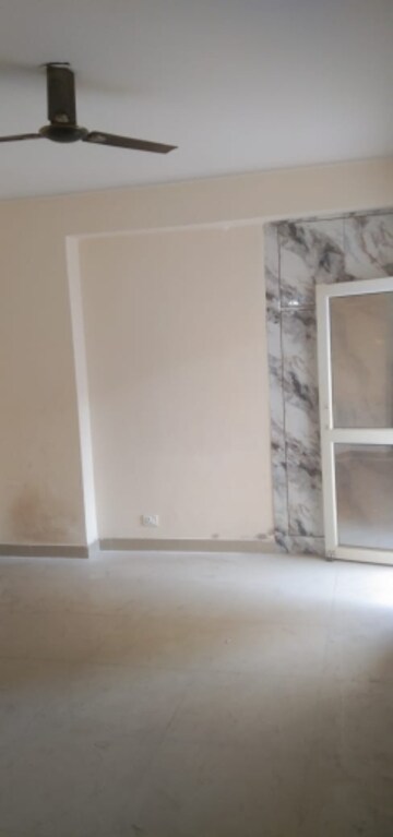 Room in 2 BHK Apartment at Supertech Ecovillage II, Sector 16b Greater Noida – for Rent