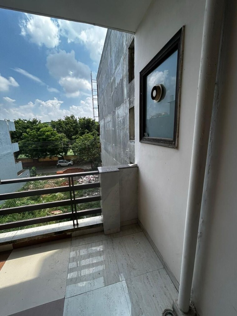 Balcony, emaar-gurgaon-greens 3 Bedroom 1650 Sq.Ft. Apartment In Sector 102 Gurgaon 9583239