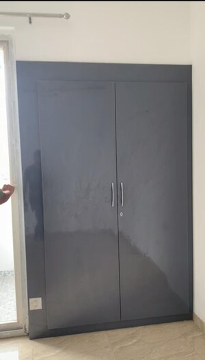 Furnished Amenities in 2 BHK Apartment at Omaxe Heights, Sector 86 – for Rent