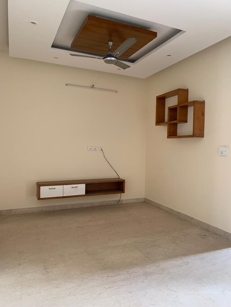 Room, sector 81 3 Bedroom 180 Sq.Yd. Builder Floor In Sector 81 Faridabad 9583261