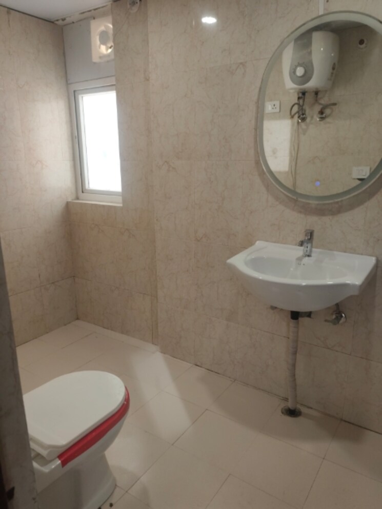 Bathroom, amrapali-heartbeat-city 4 Bedroom 3235 Sq.Ft. Apartment In Sector 107 Noida 9583311