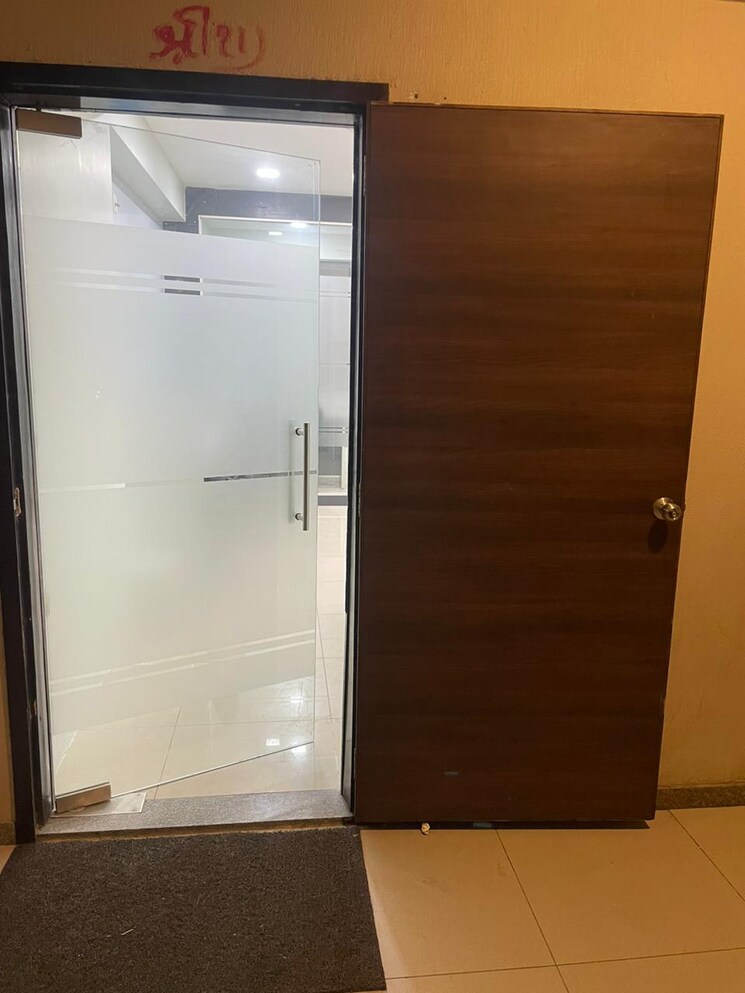 Room, goyal-titanium-heights Commercial Office Space 550 Sq.Ft. In Prahlad Nagar Ahmedabad 9583307