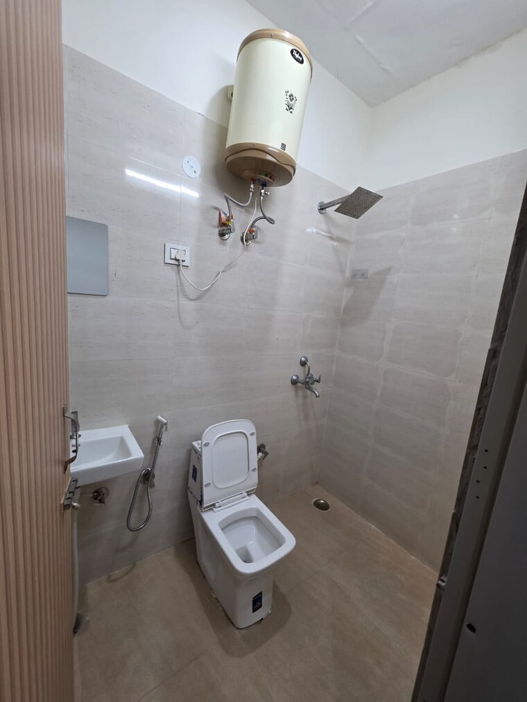 Bathroom, shapoorji-pallonji-joyville-gurgaon 2 Bedroom 734 Sq.Ft. Apartment In Sector 102 Gurgaon 9583357