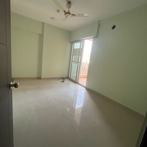 Room in 2.5 BHK Apartment at Mahagun Mirabella Highrise, Sector 79 – for Rent