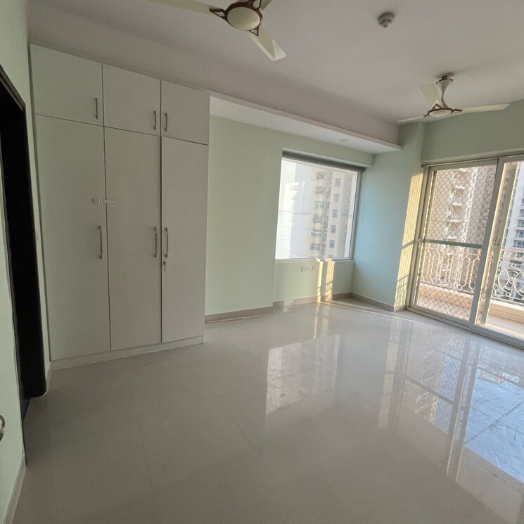 Room, mahagun-mirabella-highrise 2.5 Bedroom 847 Sq.Ft. Apartment In Sector 79 Noida 9583353