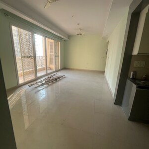Room in 2.5 BHK Apartment at Mahagun Mirabella Highrise, Sector 79 – for Rent