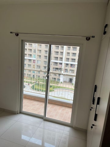 Room in 2 BHK Apartment at Sobha Dream Gardens, Thanisandra Main Road – for Rent