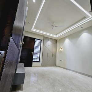 Building Lobby in 3 BHK Builder Floor at Sector 81 – for Rent