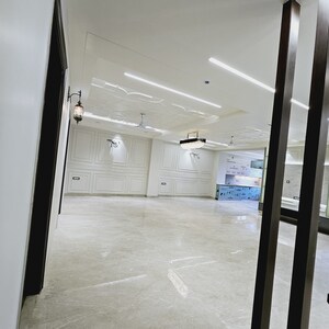 Building Lobby in 3 BHK Builder Floor at Sector 81 – for Rent