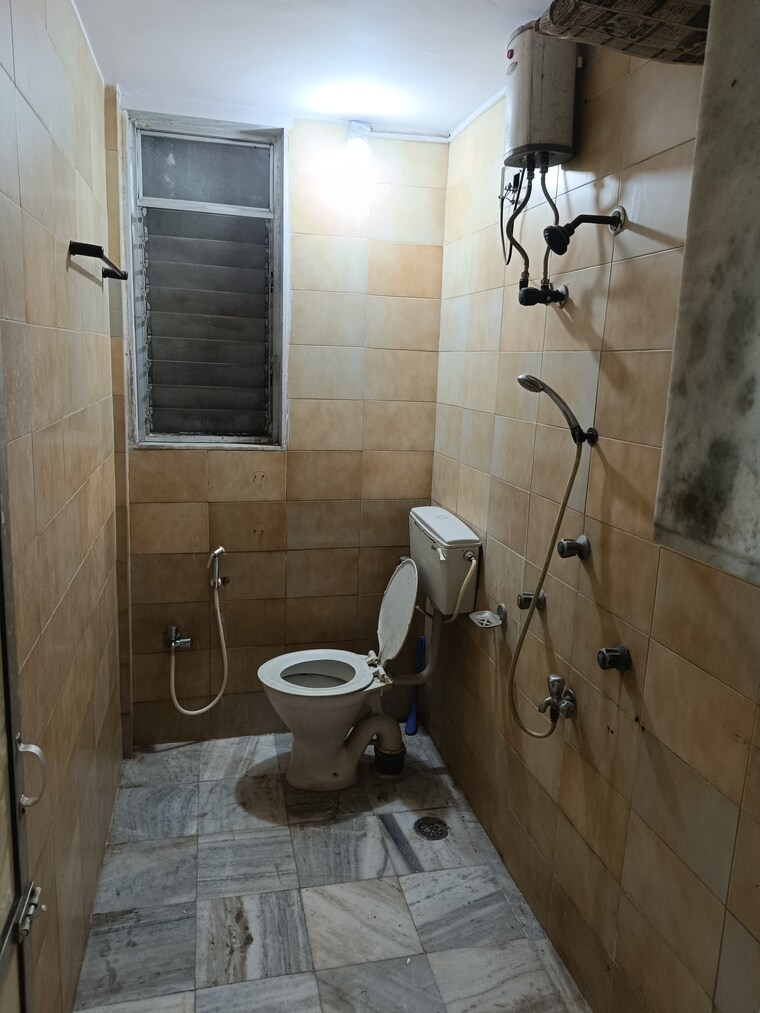Bathroom, malad west Pg For Boys & Girls In Malad West 9583401