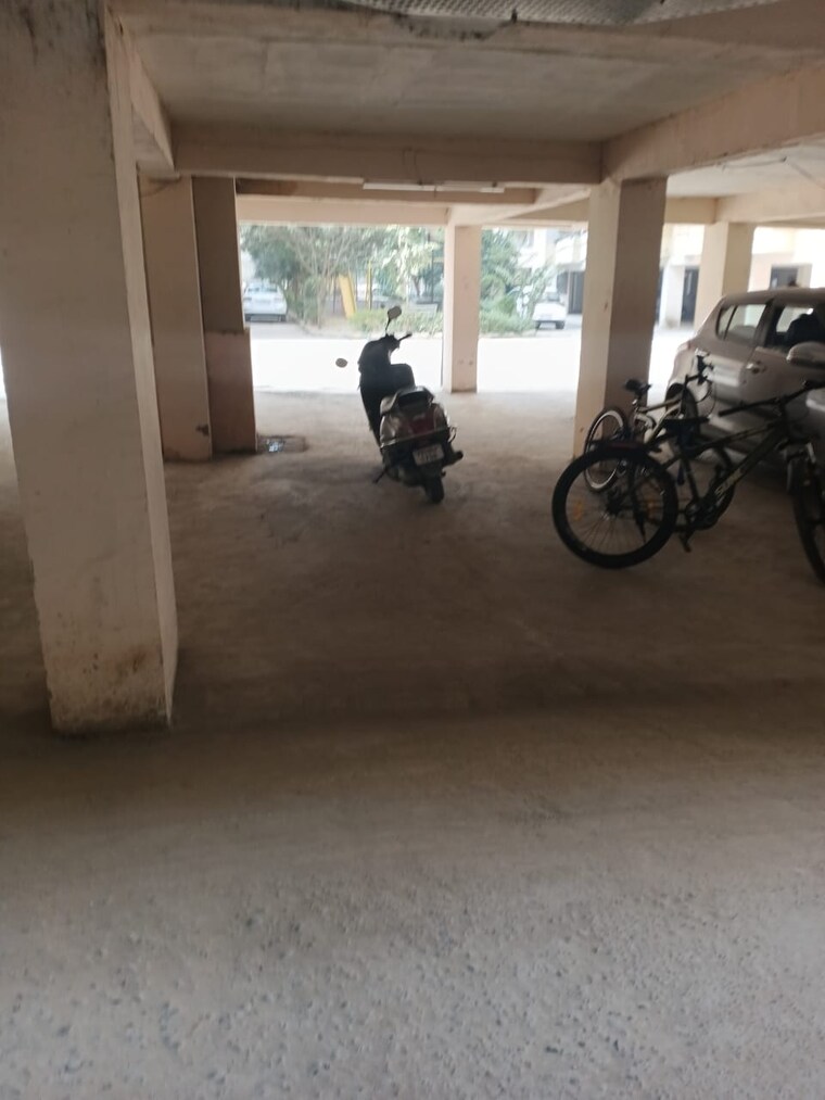  Parking, dhakoli 3 Bedroom 1800 Sq.Ft. Apartment In Dhakoli Zirakpur 9583399