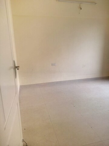 Room in 3 BHK Apartment at Kumar Kruti, Kalyani Nagar – for Rent