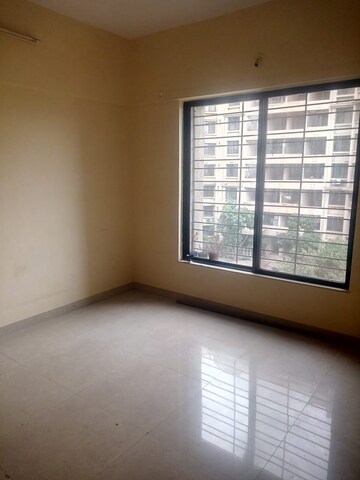 Room in 3 BHK Apartment at Kumar Kruti, Kalyani Nagar – for Rent