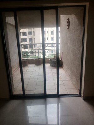 Room in 3 BHK Apartment at Kumar Kruti, Kalyani Nagar – for Rent