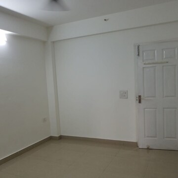 Room in 3 BHK Apartment at Express Zenith, Sector 77 – for Rent