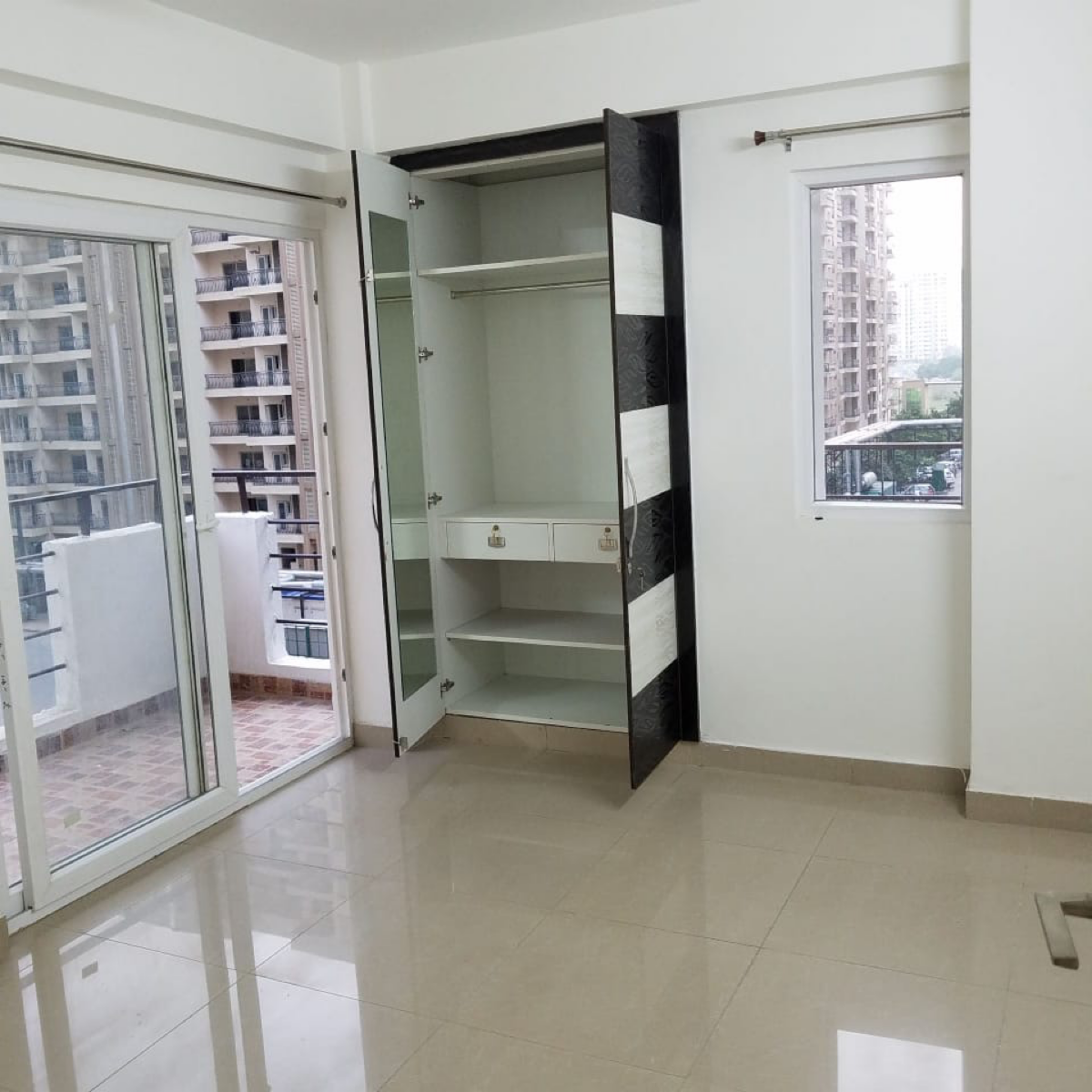 3 BHK + Extra Room 823 Sq.Ft. Apartment in Express Zenith