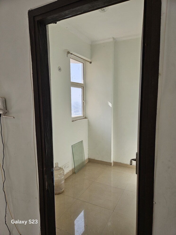 Bathroom, amrapali-princely-estate 2 Bedroom 875 Sq.Ft. Apartment In Sector 76 Noida 9583430