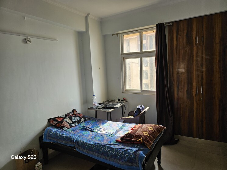 Bedroom, amrapali-princely-estate 2 Bedroom 875 Sq.Ft. Apartment In Sector 76 Noida 9583430