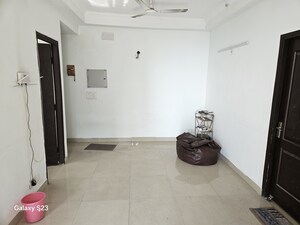 Room in 2 BHK Apartment at Amrapali Princely Estate, Sector 76 – for Rent