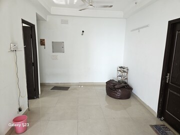 Room in 2 BHK Apartment at Amrapali Princely Estate, Sector 76 – for Rent