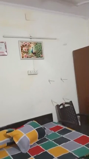 Furnished Amenities in 2 BHK Builder Floor at Savitri Nagar – for Rent