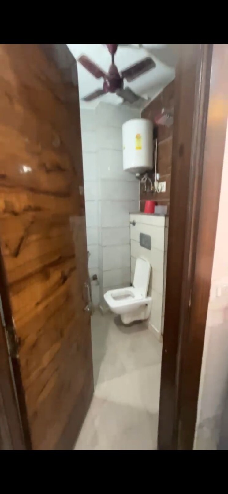 Bathroom, uttam nagar 2 Bedroom 70 Sq.Yd. Builder Floor In Uttam Nagar Delhi 9583465