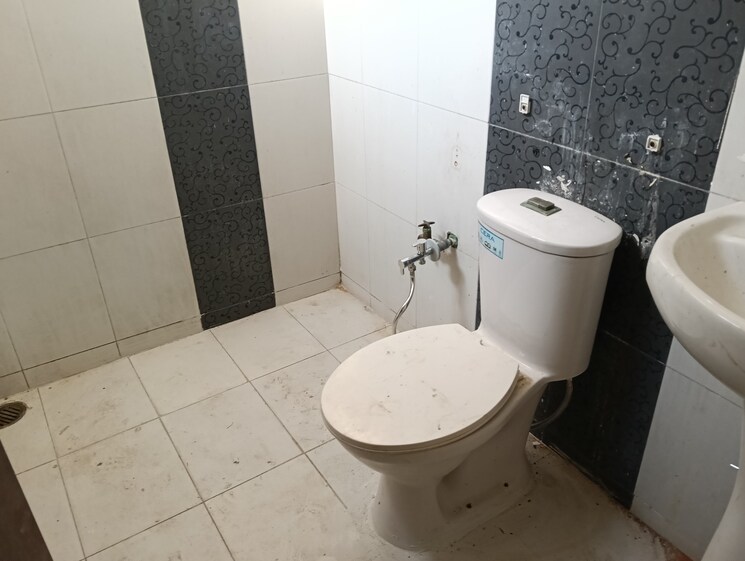 Bathroom, ms-enclave-zirakpur 2 Bedroom 900 Sq.Ft. Apartment In Dhakoli Zirakpur 9583511