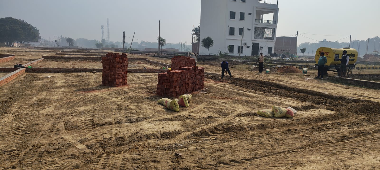 Plot For Sale in Mohanlalganj