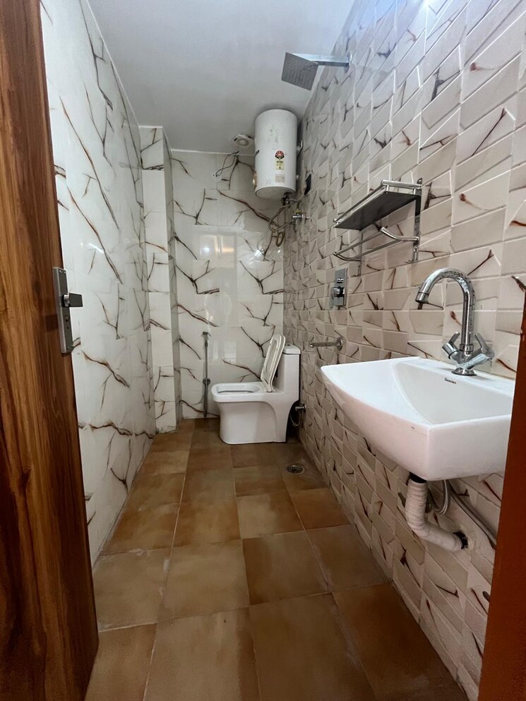 Bathroom, saket 1 Bedroom 450 Sq.Ft. Builder Floor In Saket Delhi 9583552