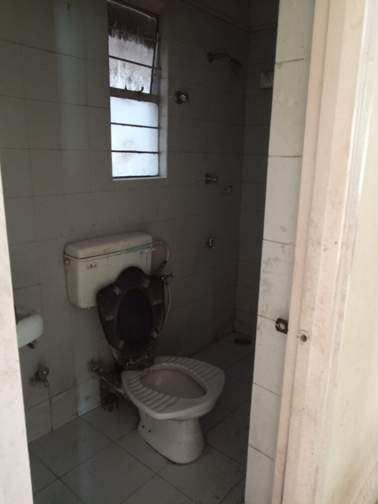 Bathroom, motiram-nagar-apartment 2 Bedroom 900 Sq.Ft. Apartment In Warje Pune 9583545