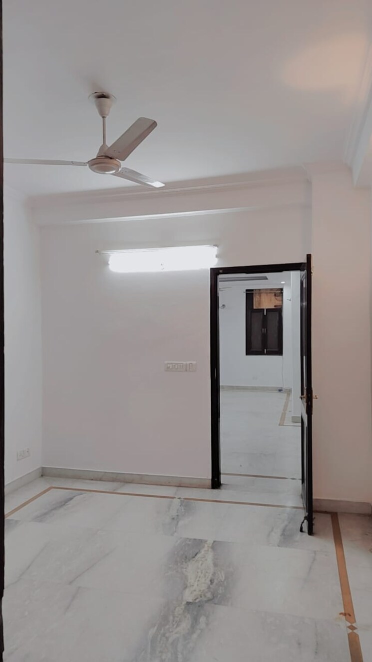 Room, khirki extension 3 Bedroom 125 Sq.Yd. Builder Floor In Khirki Extension Delhi 9583675