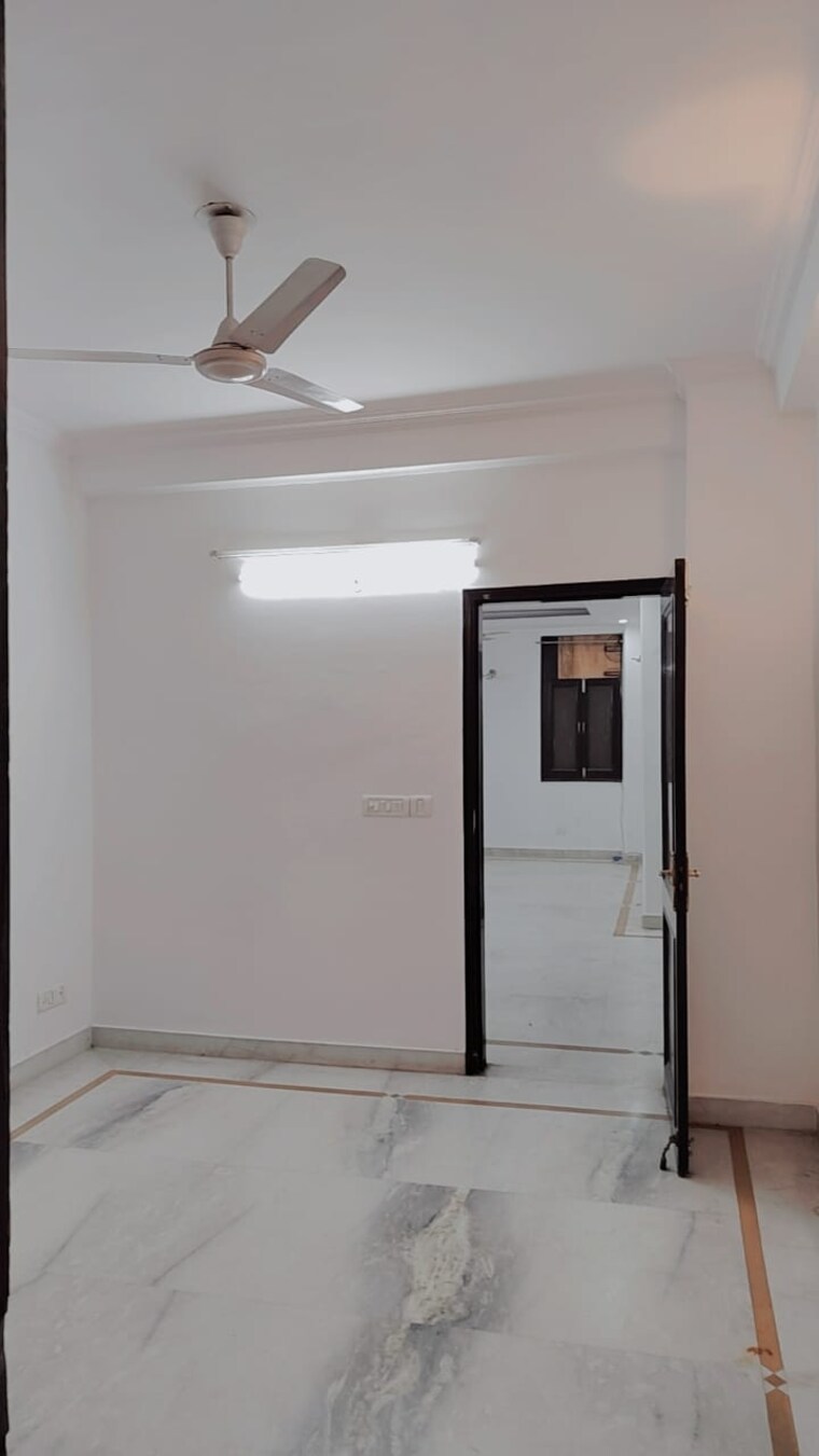 Room, khirki extension 3 Bedroom 125 Sq.Yd. Builder Floor In Khirki Extension Delhi 9583675
