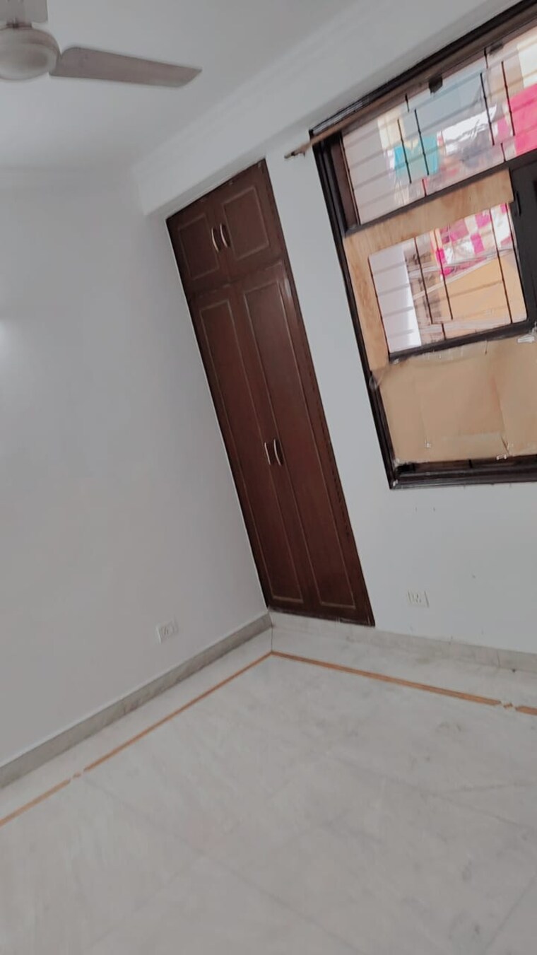 Room, khirki extension 3 Bedroom 125 Sq.Yd. Builder Floor In Khirki Extension Delhi 9583675