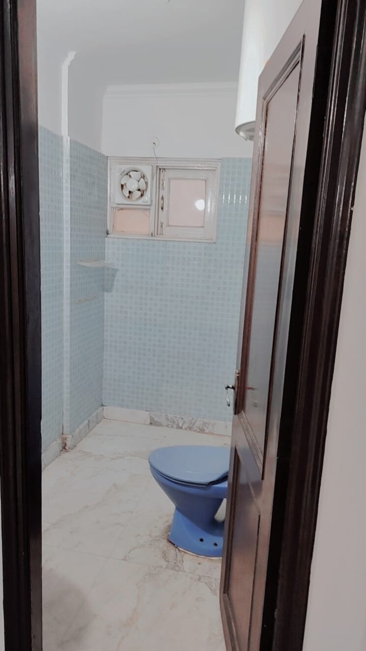 Bathroom, khirki extension 3 Bedroom 125 Sq.Yd. Builder Floor In Khirki Extension Delhi 9583675