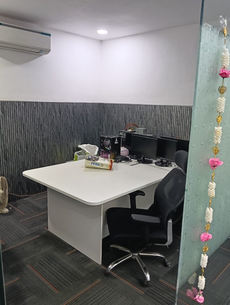 Team Area, sector 63 Commercial Office Space 1130 Sq.Ft. In Sector 63 Noida 9583673