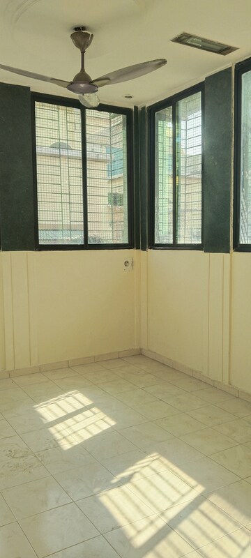 Room in 1.5 BHK Apartment at Khanda Colony – for Rent