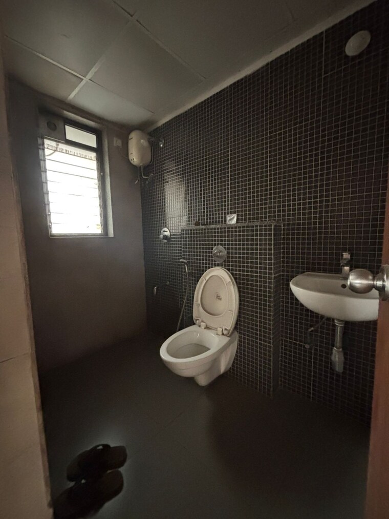 Bathroom, lodha-palava-city-lakeshore-greens 2 Bedroom 990 Sq.Ft. Apartment In Dombivli East Thane 9583692